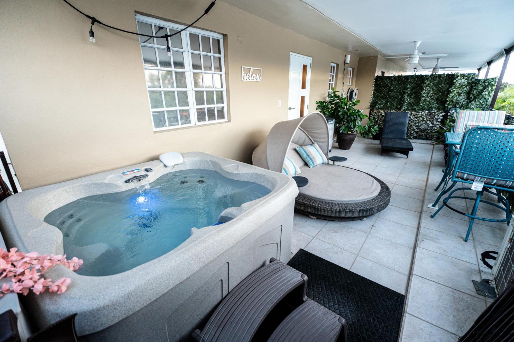 Ferienwohnung Luxury Retreat With Private Jacuzzi And Mountain Views Free Parking Ponce Exterior foto